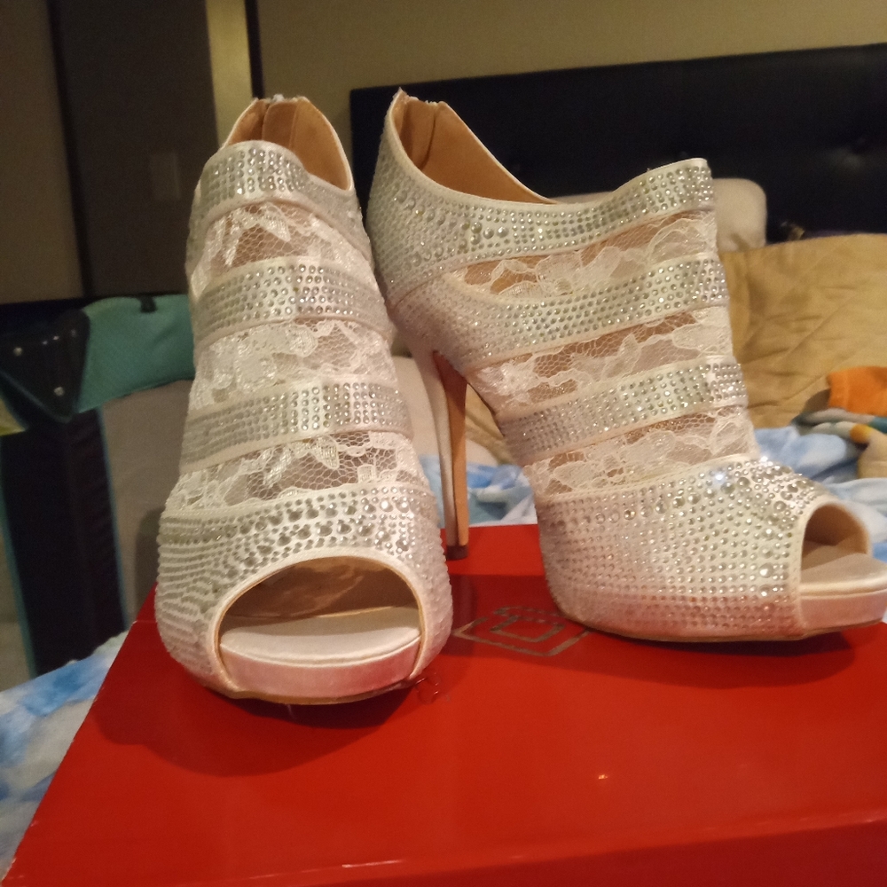Size 9 1/2 high heels